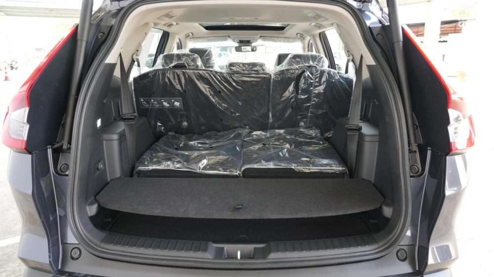 Hàng ghế thứ ba của Honda CR-V 2023 có thể gập xuống để tăng thể tích khoang hành lý Hàng ghế thứ ba của Honda CR-V 2023 có thể gập xuống để tăng thể tích khoang hành lý