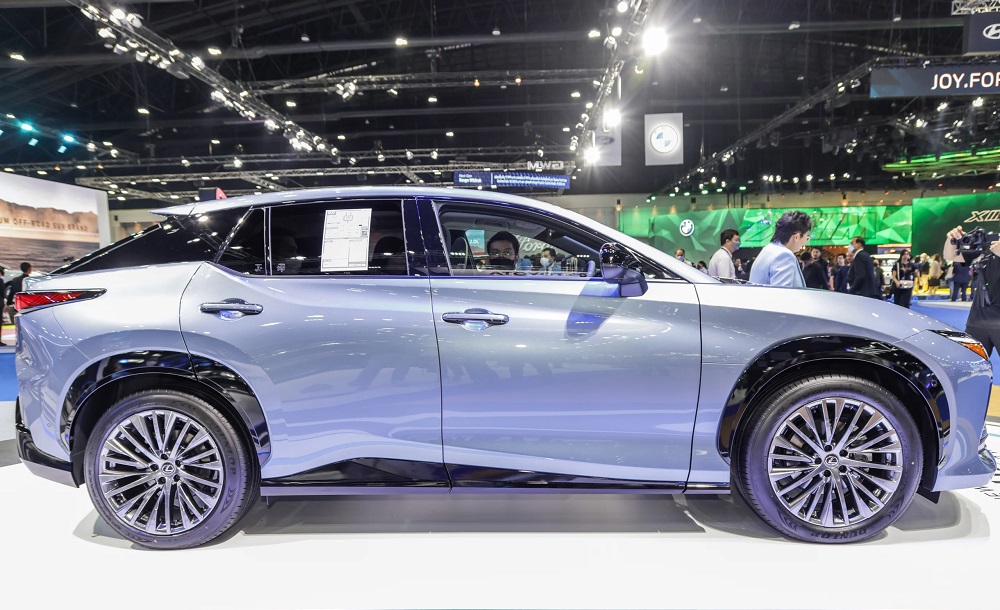 Lexus RZ 2023 dùng chung cơ sở gầm bệ với Toyota bZ4X