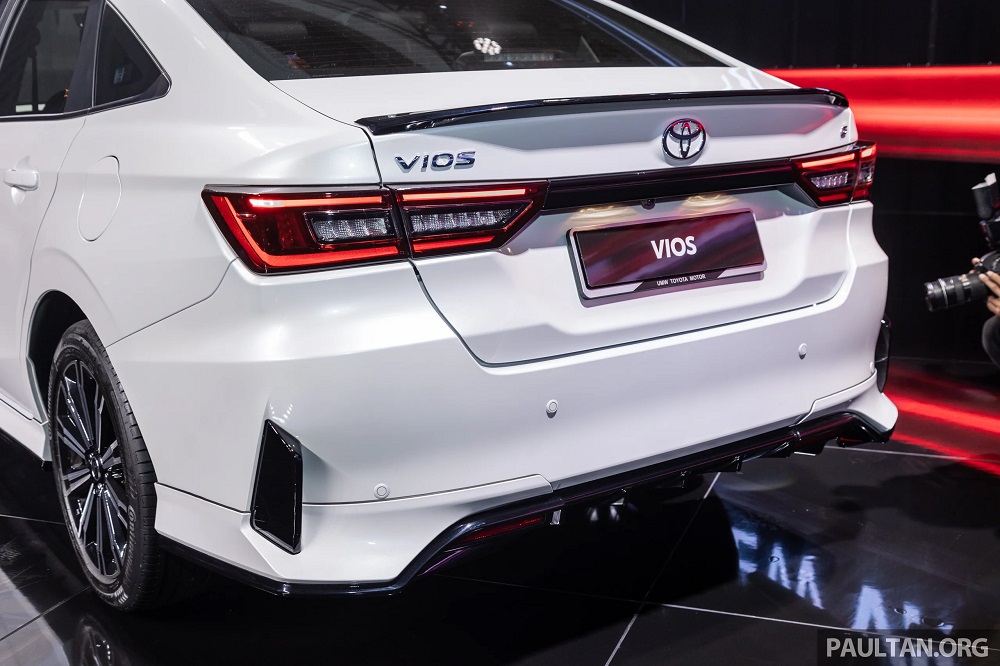 Toyota Vios 2023 nhìn từ phía sau