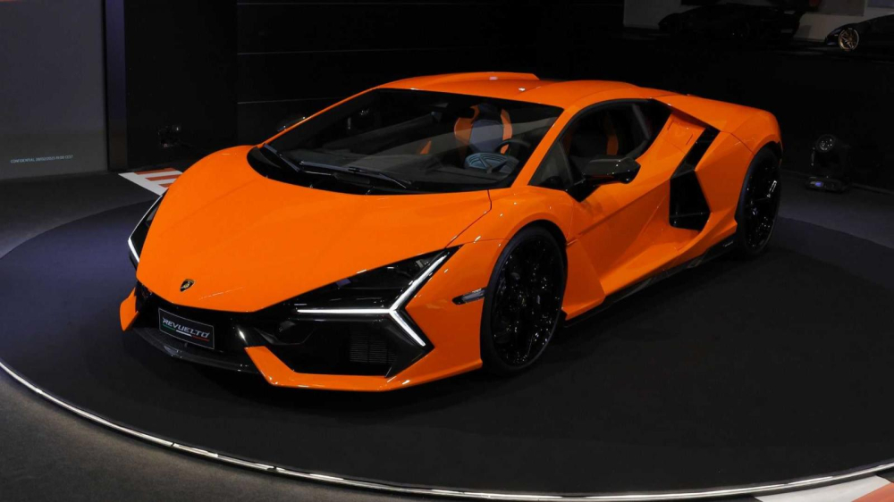 Lamborghini Revuelto LB744 chính thức trình làng với công suất 1.001 mã lực, Ferrari SF90 Stradale chuẩn bị ngửi khói Lamborghini Revuelto LB744 chính thức trình làng với công suất 1.001 mã lực, Ferrari SF90 Stradale chuẩn bị ngửi khói