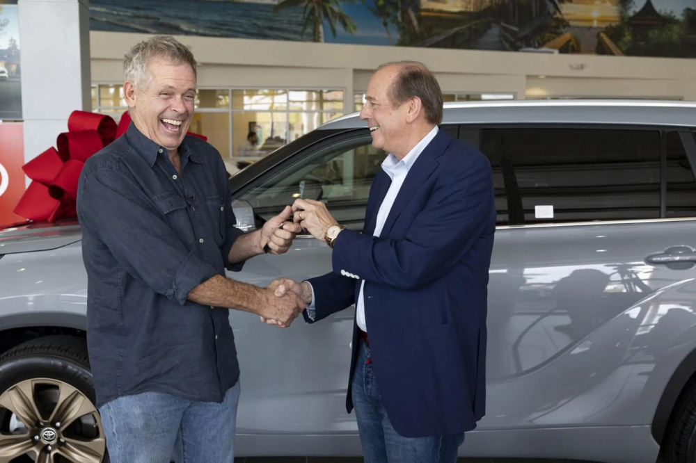 Người đàn ông được Toyota tặng cho chiếc xe Highlander mới