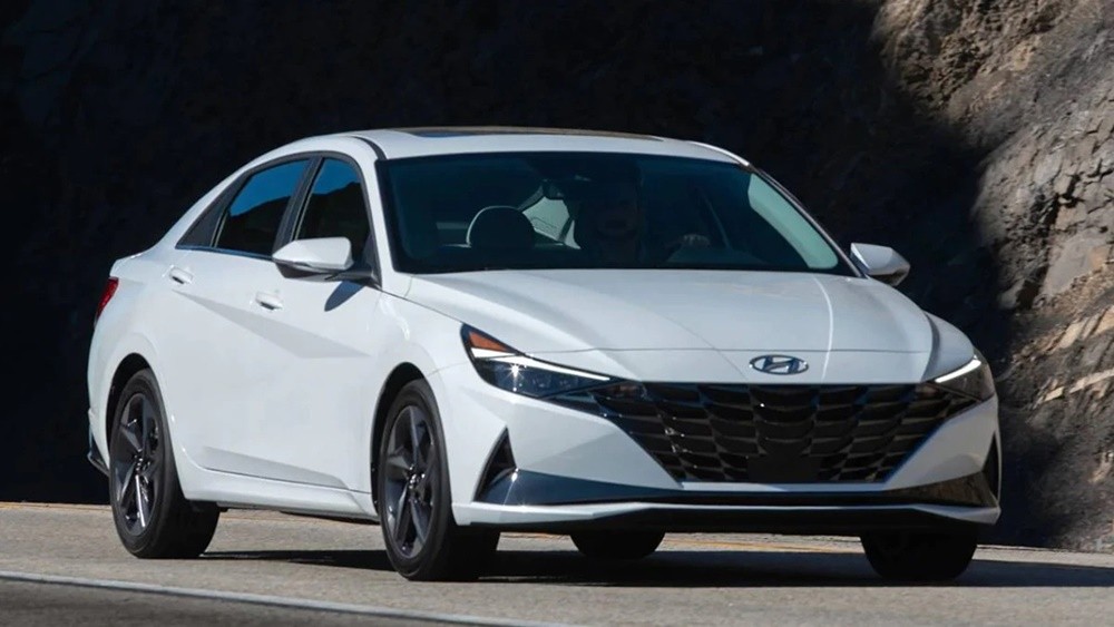 Hyundai Elantra ghi điểm nhờ không gian nội thất rộng, nhiều công nghệ đi kèm và mức giá hấp dẫn. Hyundai Elantra ghi điểm nhờ không gian nội thất rộng, nhiều công nghệ đi kèm và mức giá hấp dẫn.