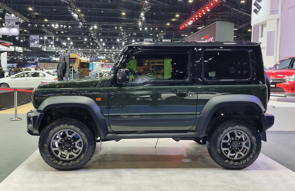 Chiếc Suzuki Jimny 2023 màu xanh Solid Jungle Green trong triển lãm BIMS 2023 Chiếc Suzuki Jimny 2023 màu xanh Solid Jungle Green trong triển lãm BIMS 2023