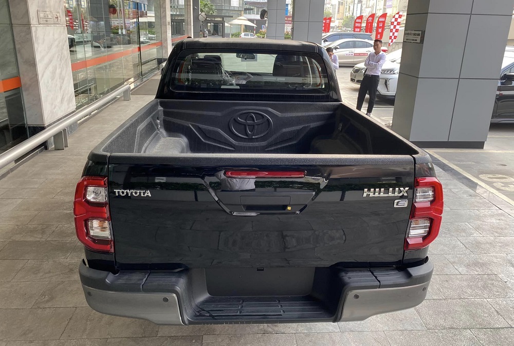Toyota Hilux 2.4 4x2 AT 2023 sở hữu trang bị an toàn khá cơ bản Toyota Hilux 2.4 4x2 AT 2023 sở hữu trang bị an toàn khá cơ bản