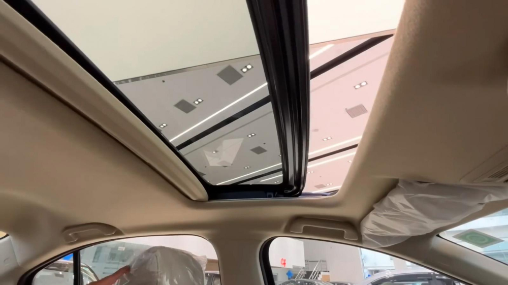 Cửa sổ trời của Honda City ZX 2023