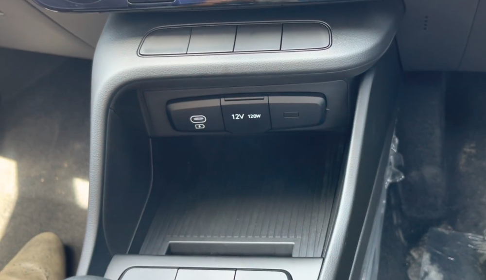 Cổng USB của Hyundai Accent EX 2023 Cổng USB của Hyundai Accent EX 2023