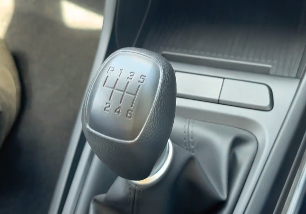 Cần số của Hyundai Accent EX 2023 Cần số của Hyundai Accent EX 2023