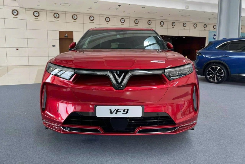 VinFast bàn giao 915 ô tô điện cho khách hàng Việt trong tháng 3/2023, trong đó có 51 chiếc VF9