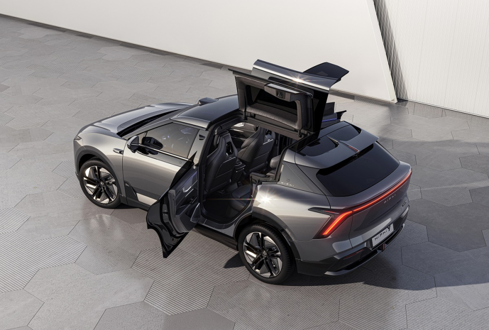 Vén màn SUV điện HiPhi Y với cửa mở độc đáo