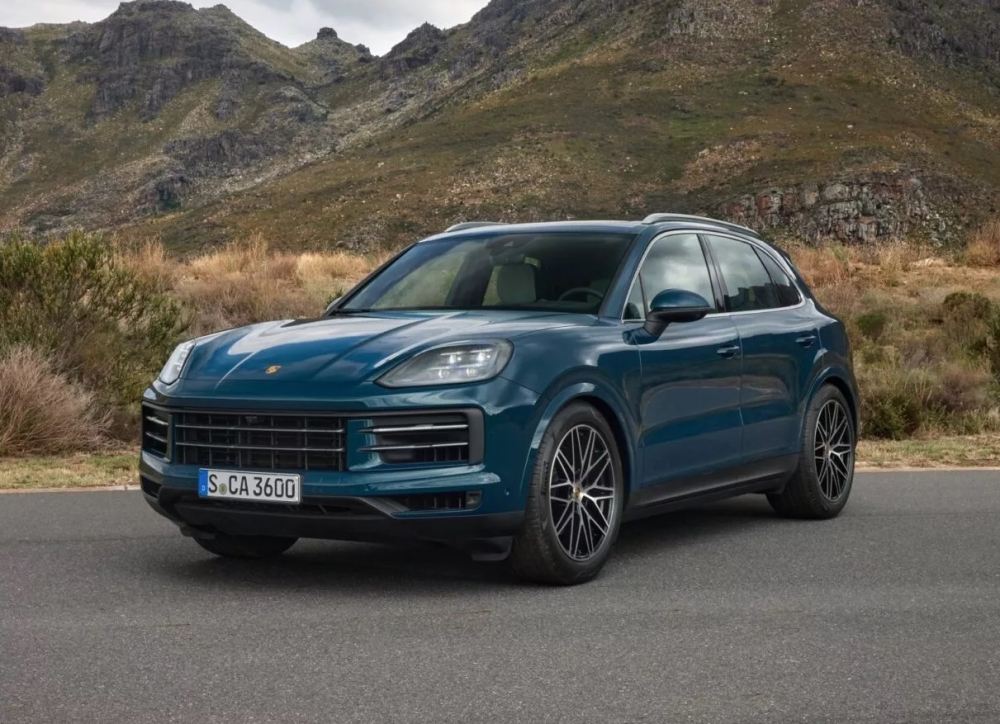 Porsche Cayenne 2024 còn có thêm cản trước và nắp ca-pô mới