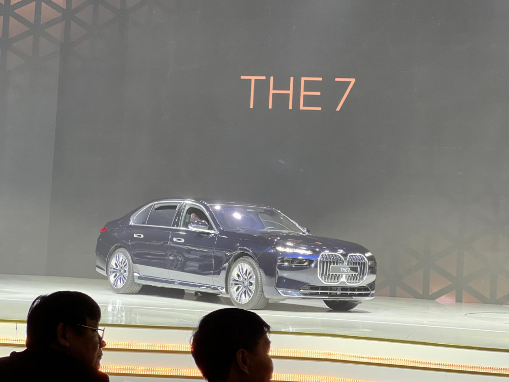 BMW 7-Series thế hệ mới chính thức ra mắt Việt Nam, thêm phiên bản