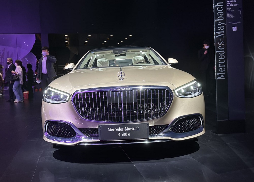 Cận cảnh đầu xe của Mercedes-Maybach S580e 2024 Cận cảnh đầu xe của Mercedes-Maybach S580e 2024