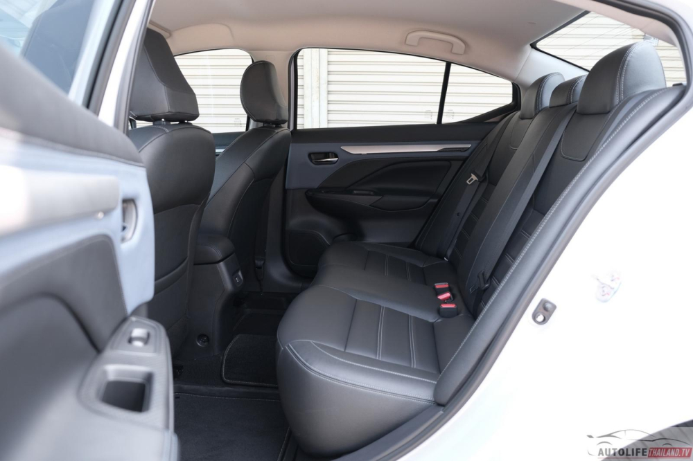 Nissan Almera 2023 không có cửa gió điều hòa phía sau Nissan Almera 2023 không có cửa gió điều hòa phía sau