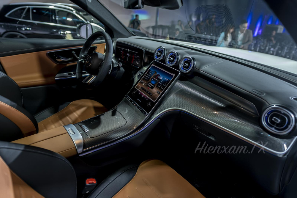 Nội thất bóng bẩy và sang trọng bên trong Mercedes-Benz GLC300 4matic Nội thất bóng bẩy và sang trọng bên trong Mercedes-Benz GLC300 4matic