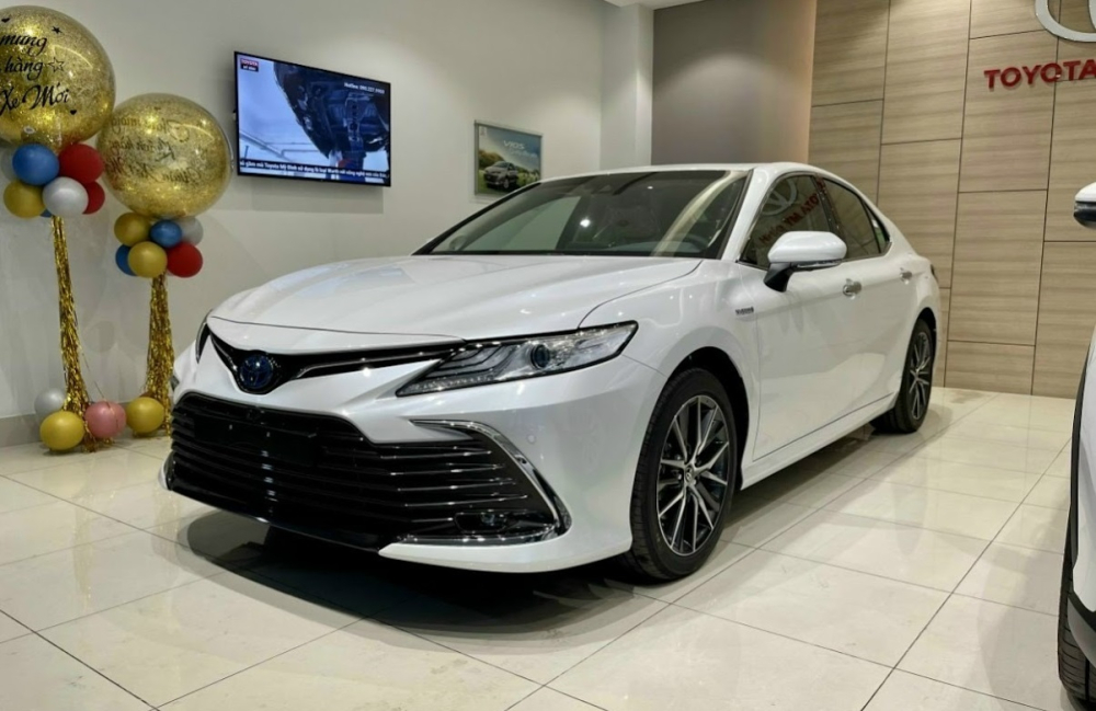 Toyota Camry tiếp tục là mẫu xe bán chạy nhất phân khúc sedan hạng D trong tháng 4/2023