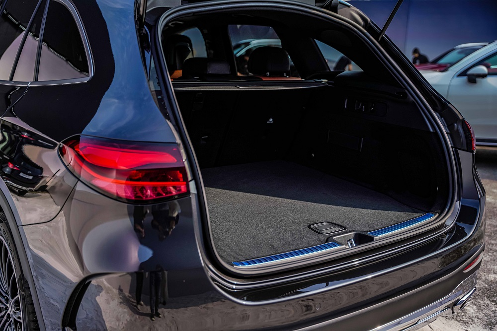Khoang hành lý của Mercedes-Benz GLC 2023