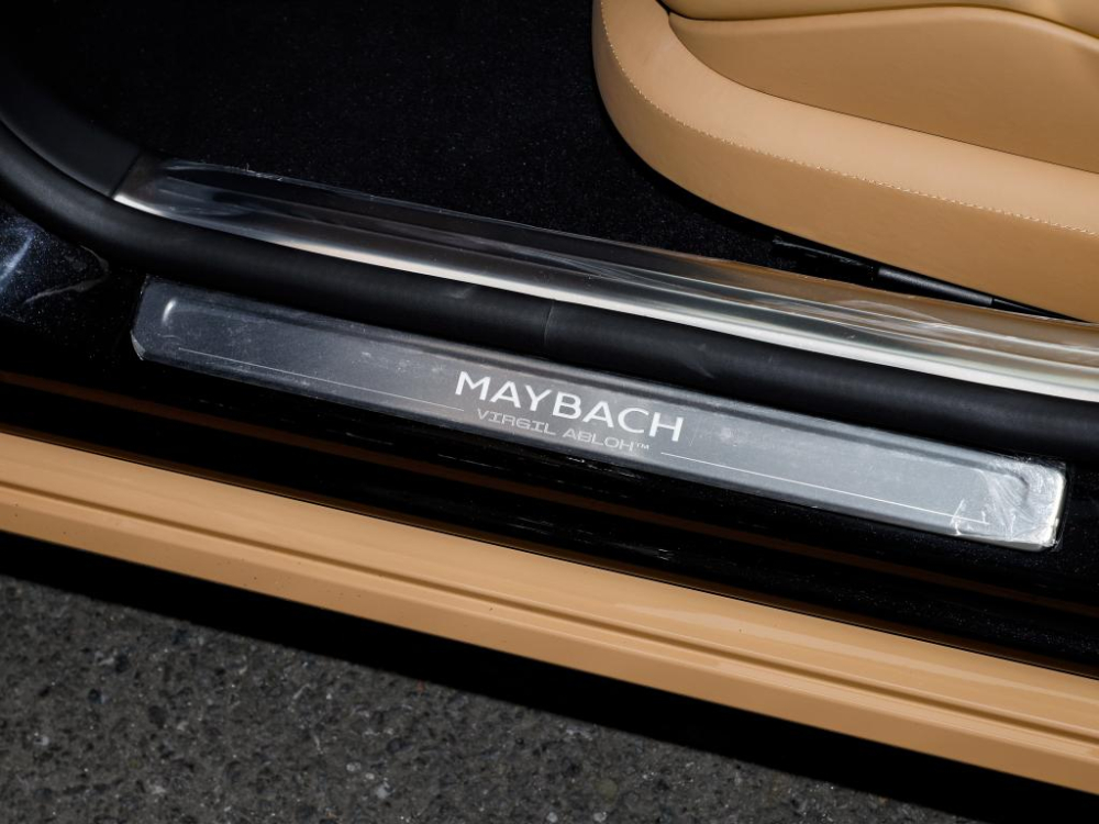 Ốp bệ cửa của Mercedes-Maybach S680 Virgil Abloh 2023 Ốp bệ cửa của Mercedes-Maybach S680 Virgil Abloh 2023