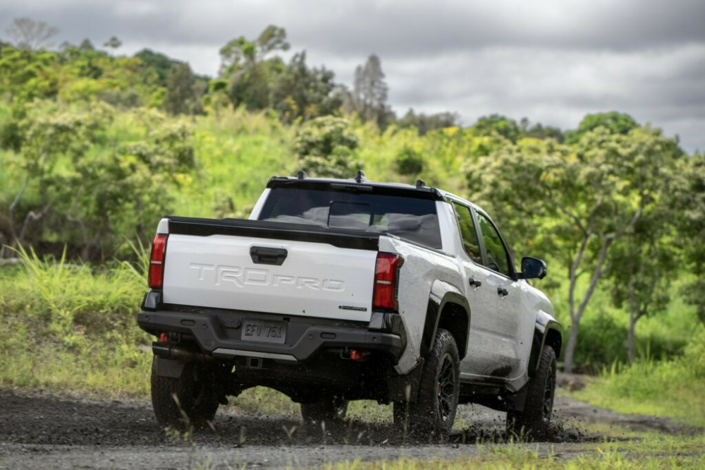 Toyota Tacoma TRD Pro 2024 có gầm cao hơn bản thường Toyota Tacoma TRD Pro 2024 có gầm cao hơn bản thường