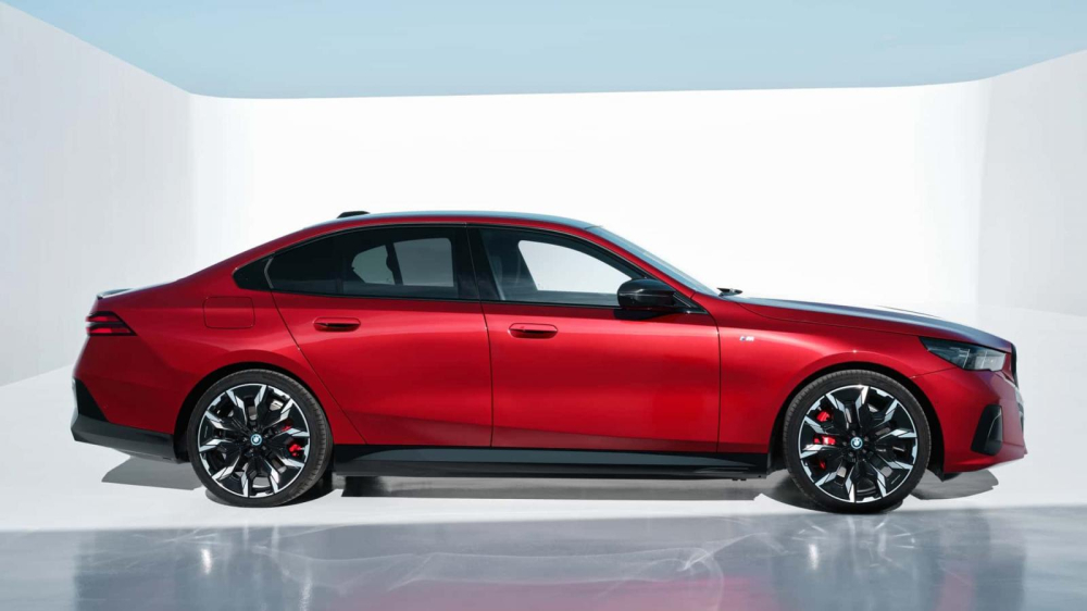 BMW i5 M60 2024 có hệ thống đánh lái bánh sau