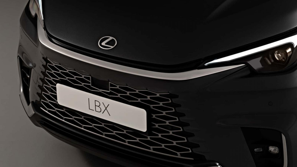 Lexus LBX 2024 là xe hybrid