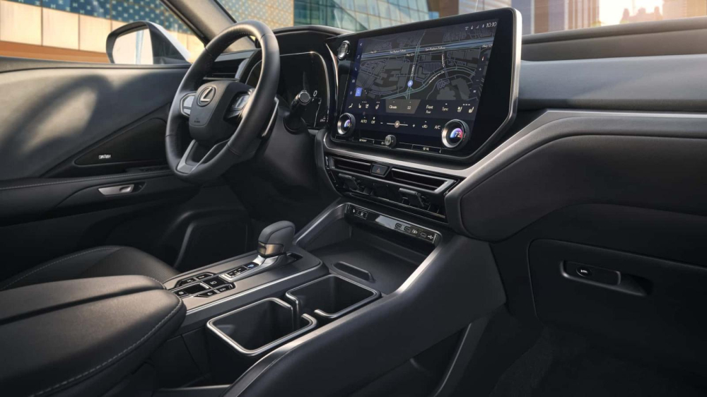 Lexus TX 2024 có màn hình cỡ lớn, sạc điện thoại không dây