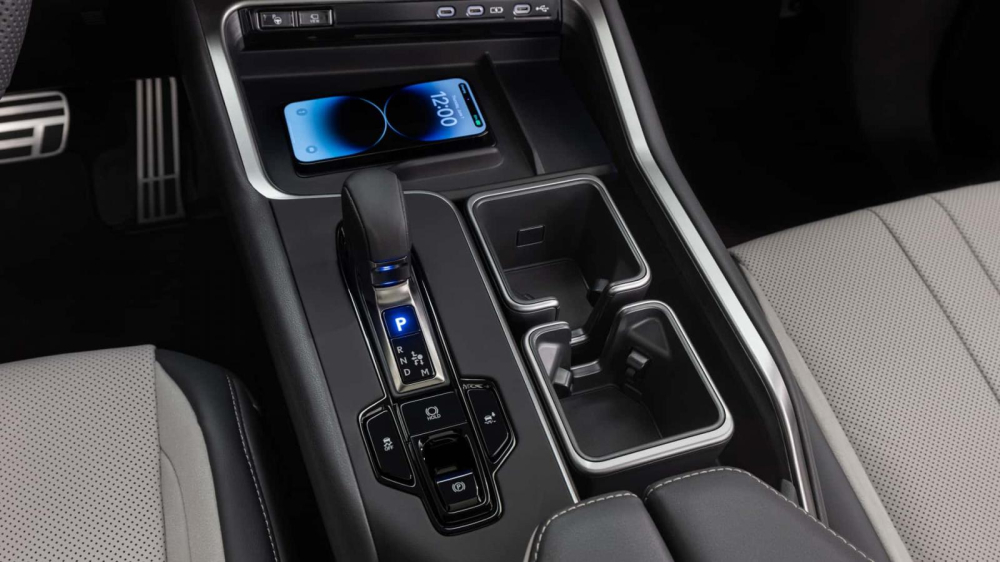 Cụm điều khiển trung tâm của Lexus TX 2024