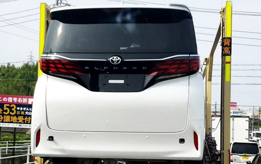 Toyota Alphard 2023 được trang bị đèn hậu OLED