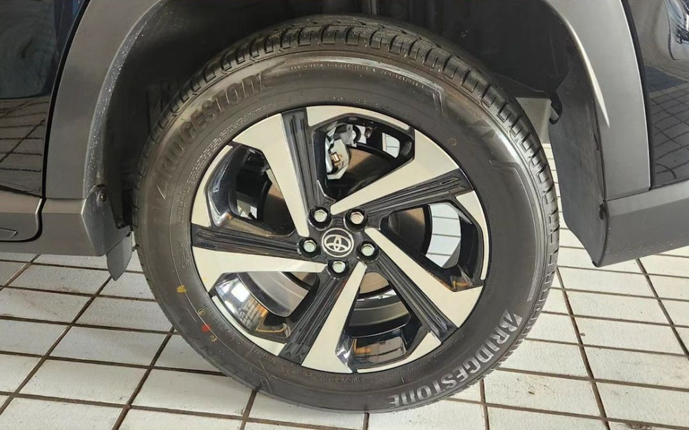 Toyota Yaris Cross G CVT 2023 dùng vành 17 inch