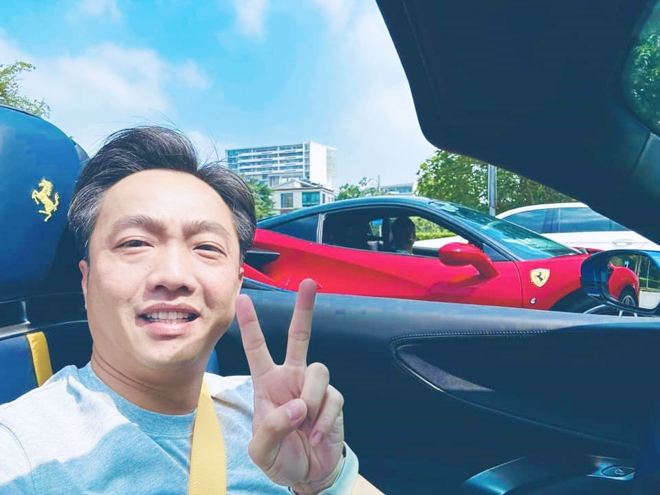 Minh Nhựa lái Ferrari F8 Tributo còn Cường Đô-la điều khiển Ferrari SF90 Spider