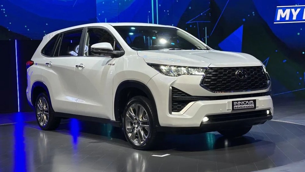 Toyota Innova Hycross 2023 đang bán tại Ấn Độ