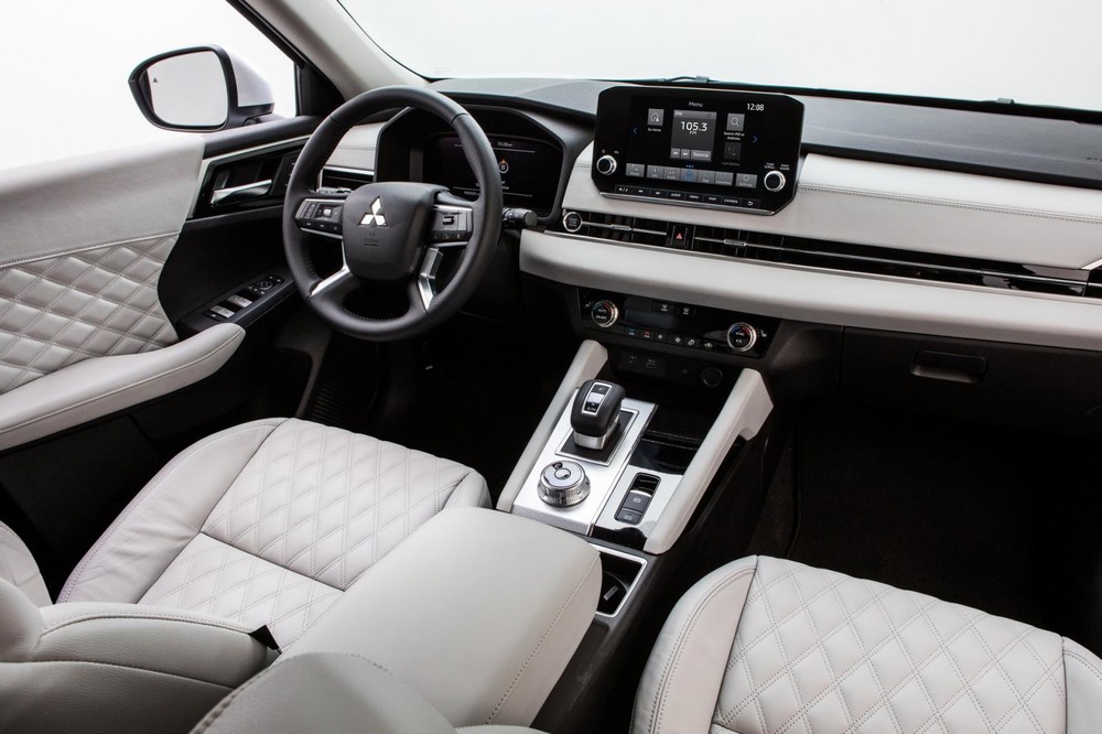 Nội thất của Mitsubishi Outlander mới tạo cảm giác cao cấp hơn Nội thất của Mitsubishi Outlander mới tạo cảm giác cao cấp hơn