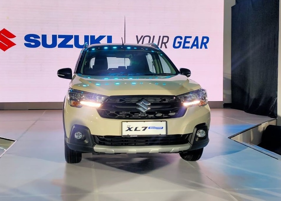 Suzuki XL7 Hybrid 2023 có thêm lưới tản nhiệt sơn màu đen