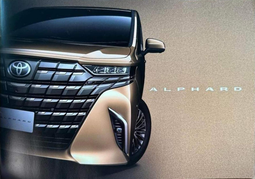 Toyota Alphard 2023 được trang bị đèn pha mỏng hẹp hơn trước