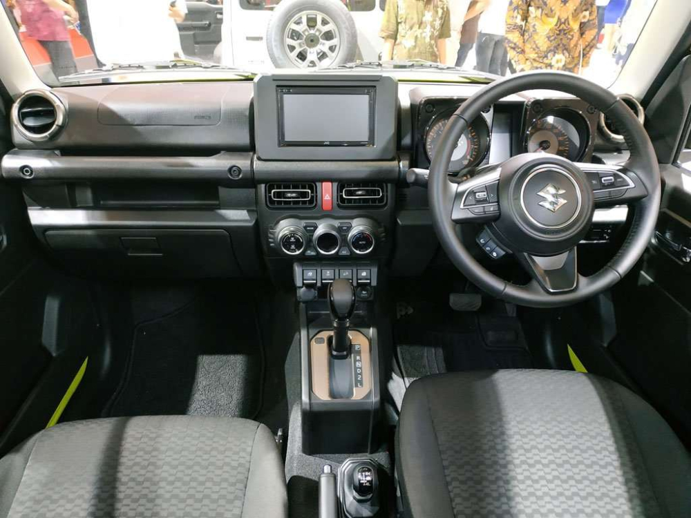 Nội thất của Suzuki Jimny 3 cửa tại Indonesia