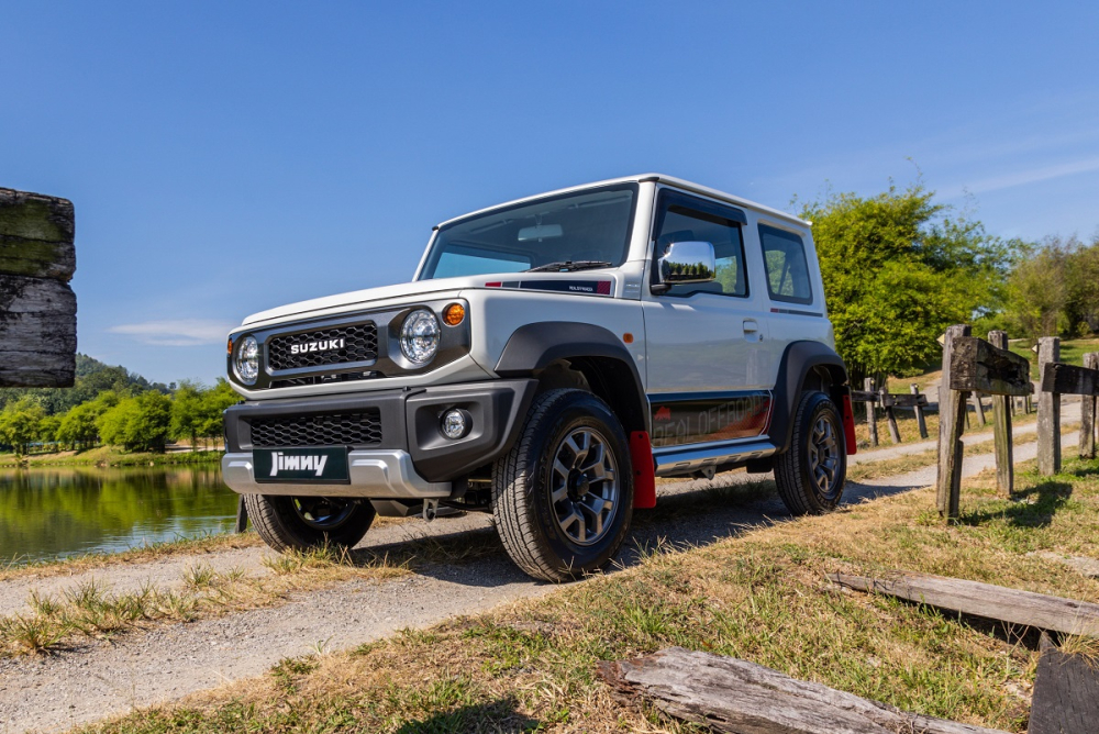 Suzuki Jimny Rhino Edition 2023 sở hữu đèn pha LED