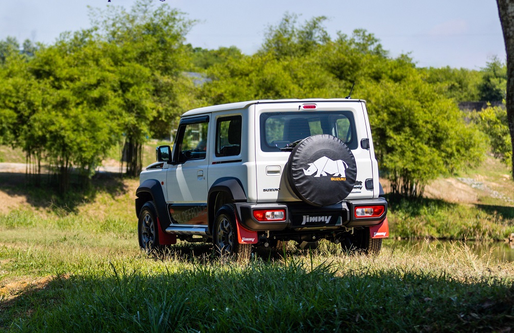 Suzuki Jimny Rhino Edition 2023 chỉ có 1 màu sắc là trắng ngọc trai