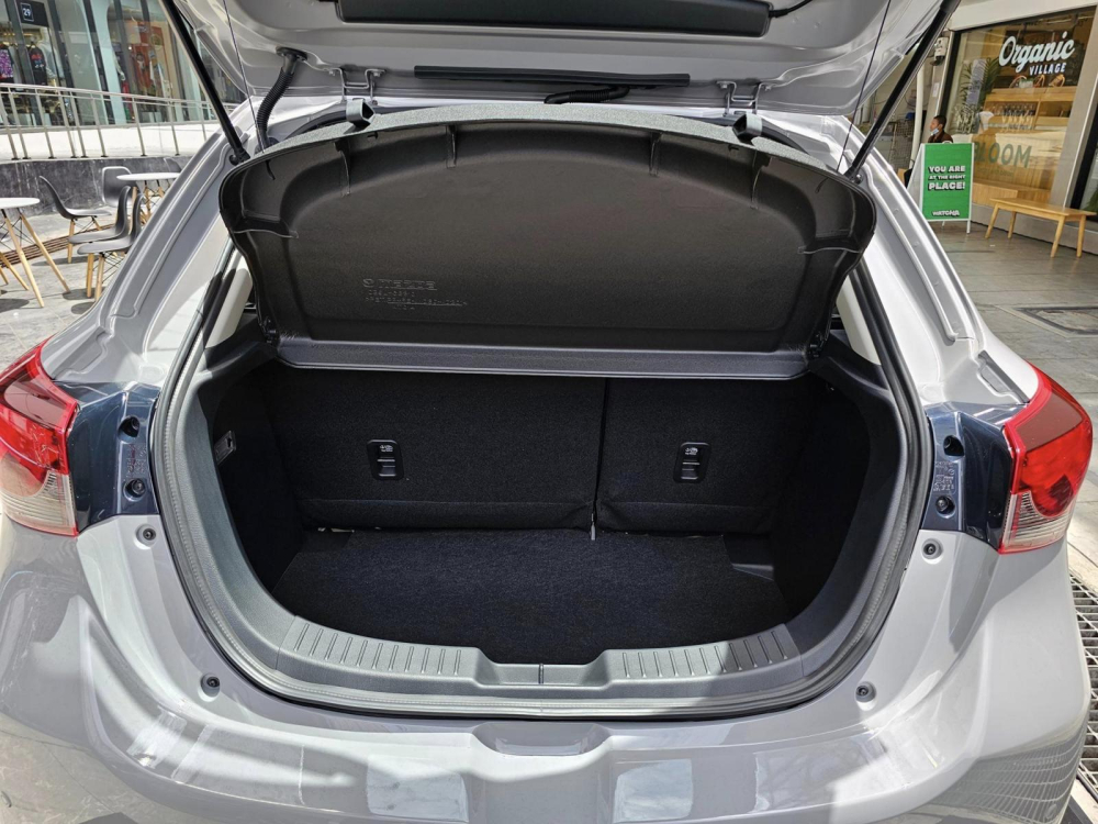 Khoang hành lý của Mazda2 2024