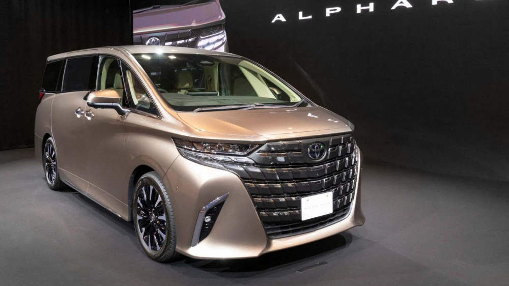 Cận cảnh đầu xe của Toyota Alphard 2023
