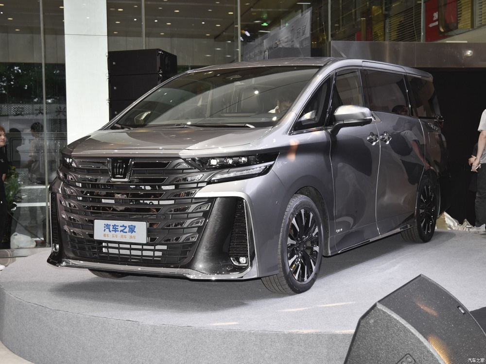 Toyota Crown Vellfire 2024 chính là Vellfire thể họ mới tại Nhật Bản