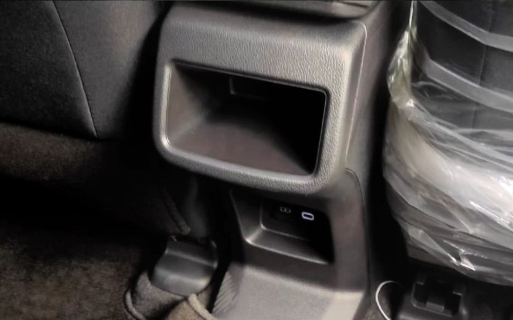 Toyota Yaris Cross G MT 2023 không có cửa gió điều hòa dành cho hàng ghế sau
