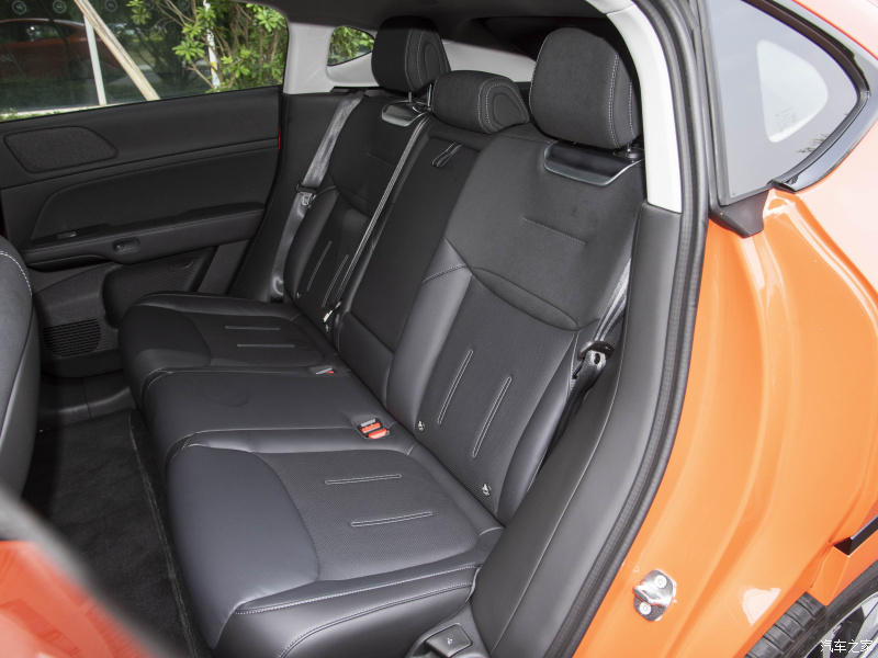 Còn đây là khoang hành khách của xe Xpeng G6 Còn đây là khoang hành khách của xe Xpeng G6