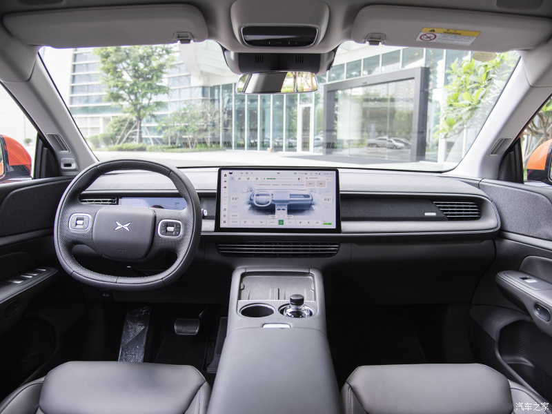 Tổng thể khoang lái của xe SUV coupe điện Xpeng G6 Tổng thể khoang lái của xe SUV coupe điện Xpeng G6
