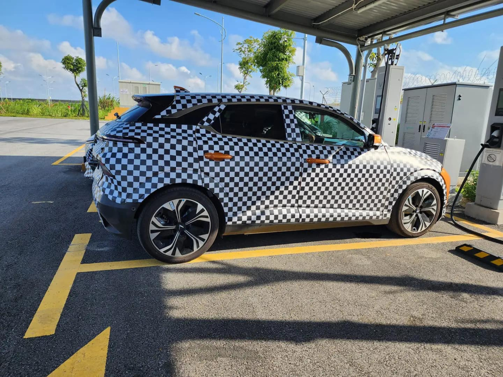 VinFast VF6 tiếp tục bị bắt gặp tại nhà máy ở Hải Phòng trước khi ra mắt khách hàng trong tháng này VinFast VF6 tiếp tục bị bắt gặp tại nhà máy ở Hải Phòng trước khi ra mắt khách hàng trong tháng này