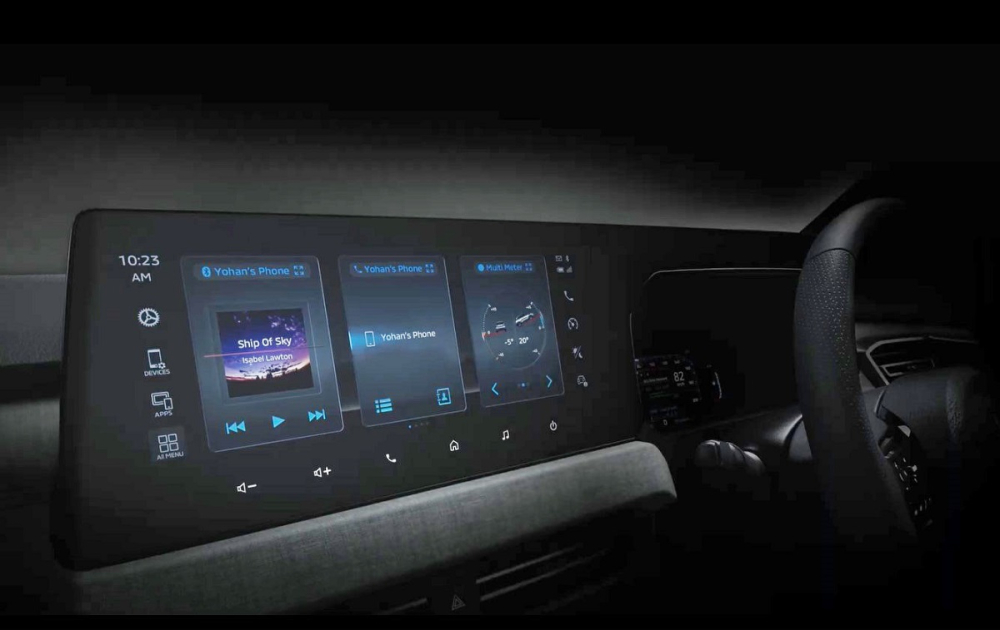 Mitsubishi XFC phiên bản thương mại có màn hình cỡ lớn trong xe