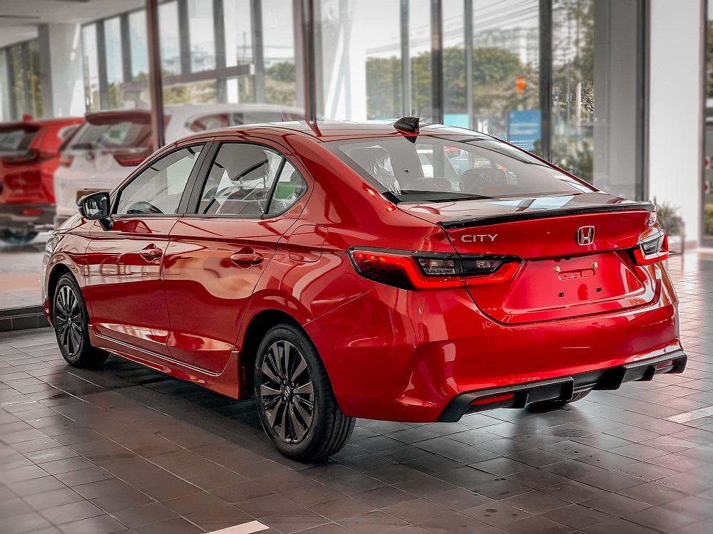Honda City 2023 bản RS nhìn từ phía sau Honda City 2023 bản RS nhìn từ phía sau