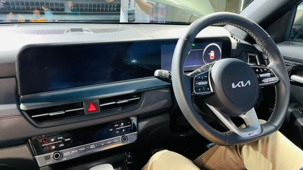 Kia Seltos 2023 có 2 màn hình 10,25 inch mới Kia Seltos 2023 có 2 màn hình 10,25 inch mới