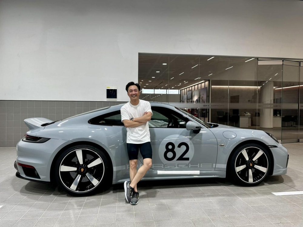 Còn xe Porsche 911 Sport Classic 2023 chỉ mới được bàn giao gần 1 tuần