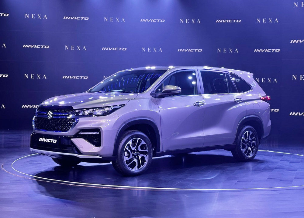 Suzuki Invicto không có tùy chọn động cơ xăng như Toyota Innova Hycross 2023