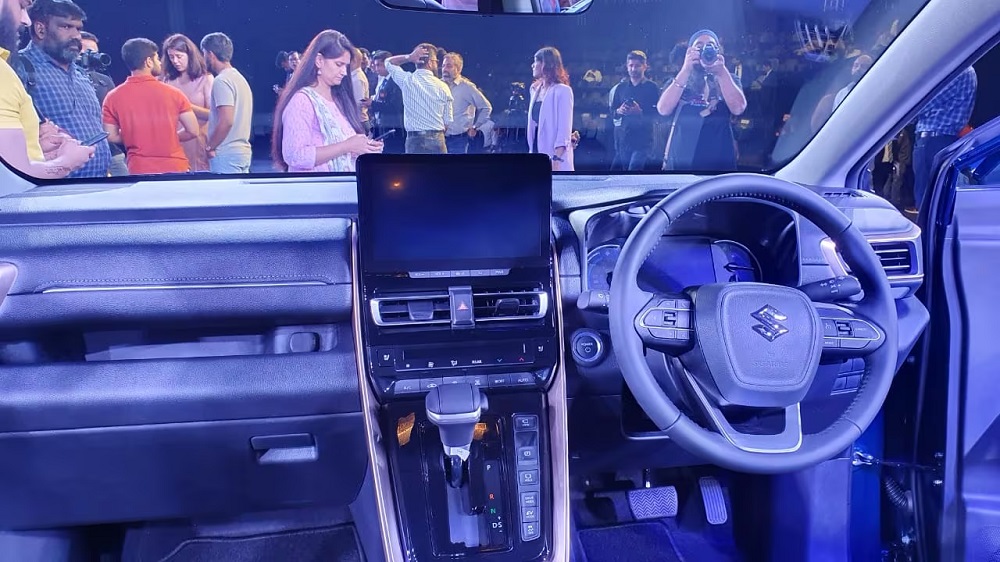 Suzuki Invicto có màn hình cảm ứng trung tâm 10,1 inch