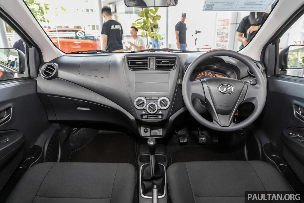 Nội thất đơn sơ của Perodua Axia E 2023 Nội thất đơn sơ của Perodua Axia E 2023